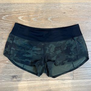 Lululemon Speed up low rise camo shorts size 8